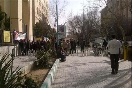 راننده خودرویی پس از برخورد با عابران از مقابل دادگستری اصفهان متواری شد