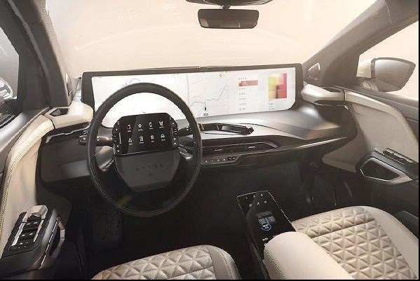 چینی ها خودروی برقی با نمایشگر 48 اینچی ساختند