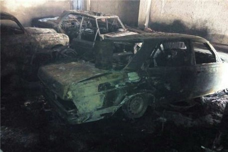 آتش چهار دستگاه خودرو را در فردیس سوزاند