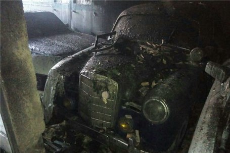 مرگ یک تن و نابودی 9 خودروی کلاسیک در آتش سوزی +تصاویر