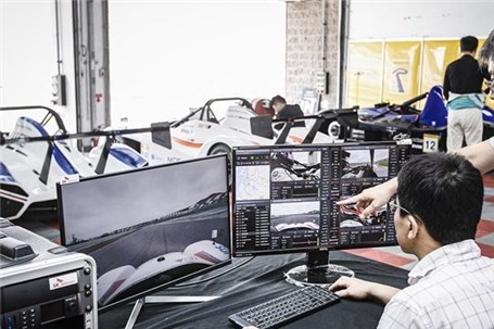 آزمایش سرعت شبکه نسل پنجم در خودروی مسابقه ای