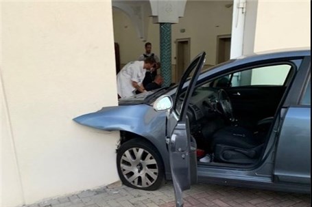 برخورد یک خودرو با ساختمان مسجدی در فرانسه