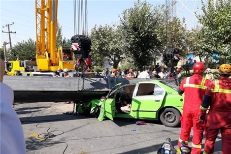 سقوط جرثقیل در اتوبان بسیج 2 کشته برجای گذاشت
