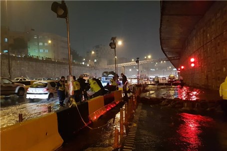مسدود شدن تونل امیرکبیر در پی بارش شب گذشته