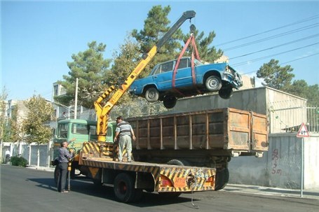جمع آوری خودروهای اسقاطی از معابر شمال شرق تهران