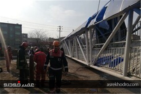 سقوط پل عابر پیاده در بزرگراه شهید چراغچی مشهد