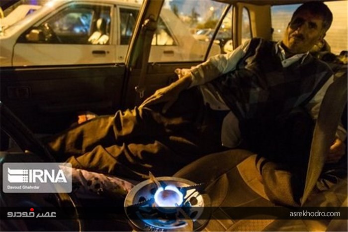 افرادی که در تهران مسافرکشی می‌کنند و شب ها در ماشین می خوابند