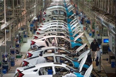 خودروسازان کارخانه‌های خود را باز می‌کنند