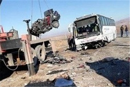 مرگ ۴ عضو یک خانواده در برخورد پراید و اتوبوس در جاده مرند-خوی در آذربایجان شرقی