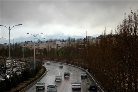 باران جاده های استان تهران را لغزنده کرد