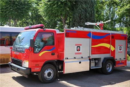 واگذاری ۲۴ دستگاه ماشین آتش نشانی نیمه سنگین به شهرداریها همزمان با هفته دولت