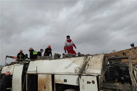 ۲۰ مصدوم در پی واژگونی اتوبوس در تبریز