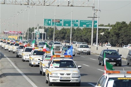 حضور مدیرعامل و کارکنان گروه صنعتی ایران‌خودرو در راهپیمایی خودرویی 22 بهمن