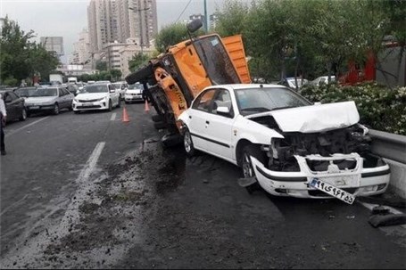 تصادف زنجیره‌ای در بزرگراه شهید مدرس تهران 4 مصدوم داشت