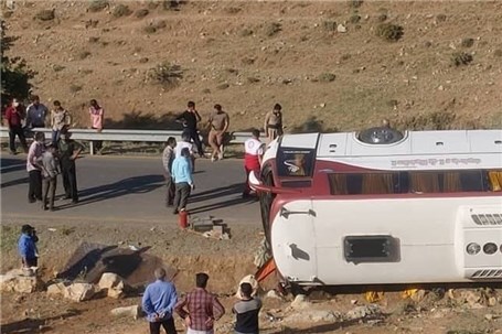 راننده، مقصر تصادف اتوبوس خبرنگاران در نقده شناخته شد