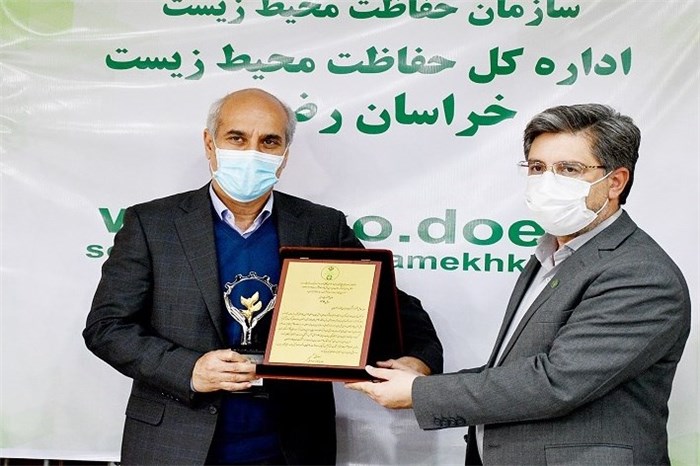 تندیس سیمین واحدهای صنعتی سبز، به ایران خودرو خراسان رسید