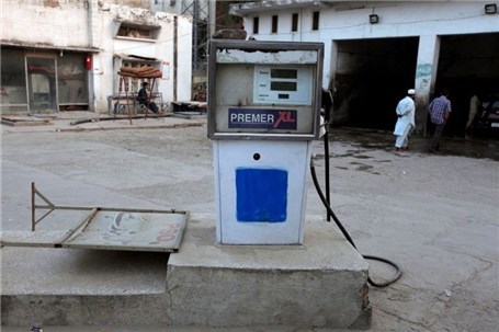 قیمت سوخت در پاکستان ۲۰ درصد افزایش یافت