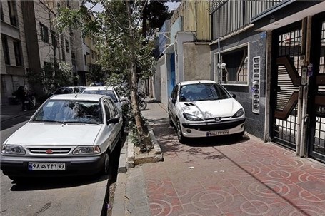 طرح تشدید برخورد با تخلفات توقف در پیاده‌روها از امروز در تهران آغاز شد