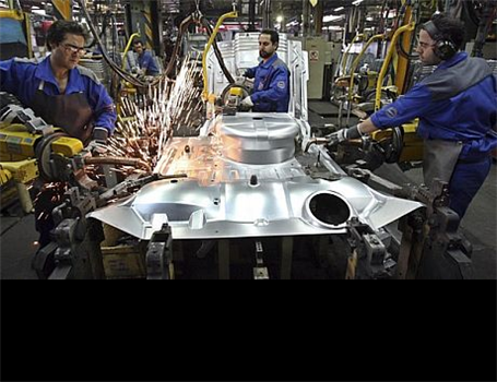 Iran’s automobile sector faces slow revival after sanctions lifted