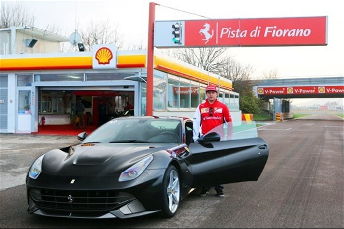 کیمی رایکونن سوار بر فراری F12 Berlinetta