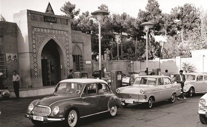 جایگاه پمپ بنزین دهه 40 را ببینید