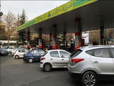 صف‌های طویل، آلودگی هوا و اسراف حاصل ایجاد محدودیت برای سوخت‌گیری