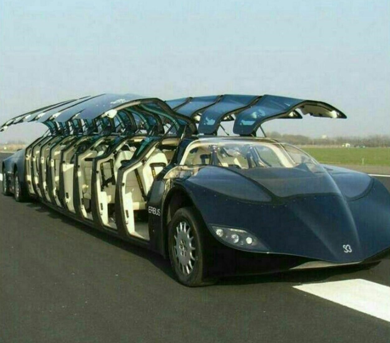 خودرو  10 میلیون دلاری به طول 15 متر و ظرقیت 23 نفر
