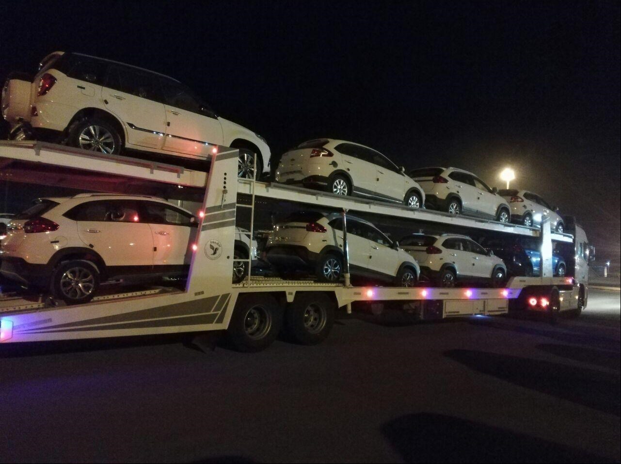 خودروهای ثبت نامی مدیران خودرو در حال بارگیری